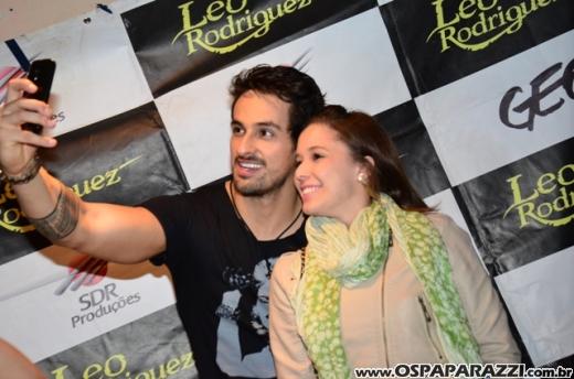 Leo Rodriguez faz Selfie com fãs na Estância Nativa Sertaneja