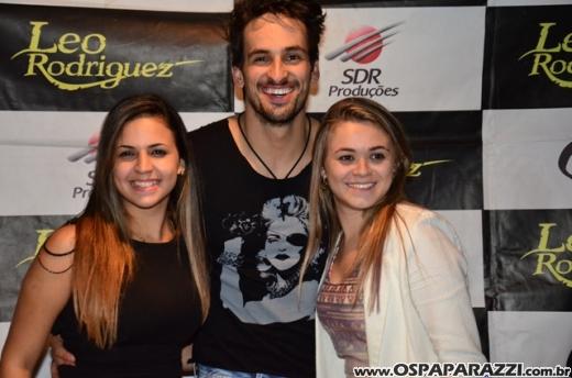 Leo Rodriguez faz Selfie com fãs na Estância Nativa Sertaneja