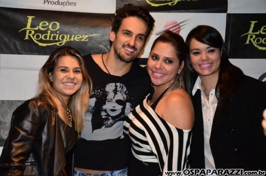 Leo Rodriguez faz Selfie com fãs na Estância Nativa Sertaneja