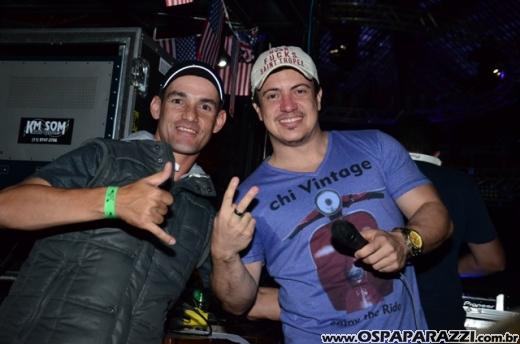 Humberto e Ronaldo no palco da Estância Nativa Sertaneja
