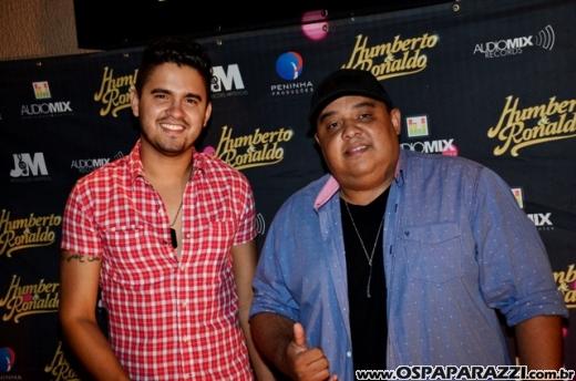 Humberto e Ronaldo no palco da Estância Nativa Sertaneja