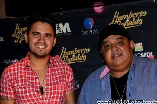 Humberto e Ronaldo no palco da Estância Nativa Sertaneja