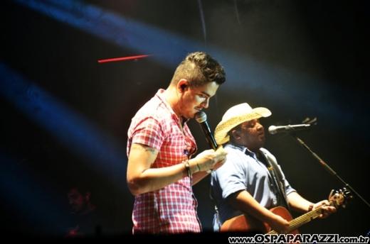 Humberto e Ronaldo no palco da Estância Nativa Sertaneja