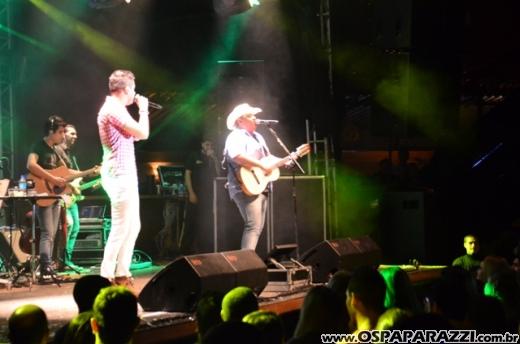 Humberto e Ronaldo no palco da Estância Nativa Sertaneja