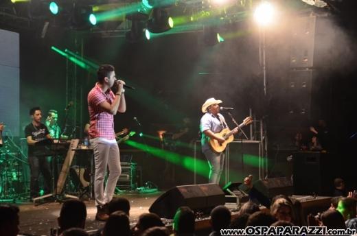 Humberto e Ronaldo no palco da Estância Nativa Sertaneja