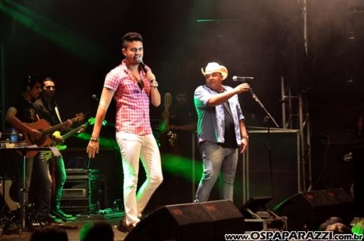 Humberto e Ronaldo no palco da Estância Nativa Sertaneja