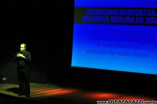 Carlos Abranches é o palestrante no Teatro Colinas Shopping
