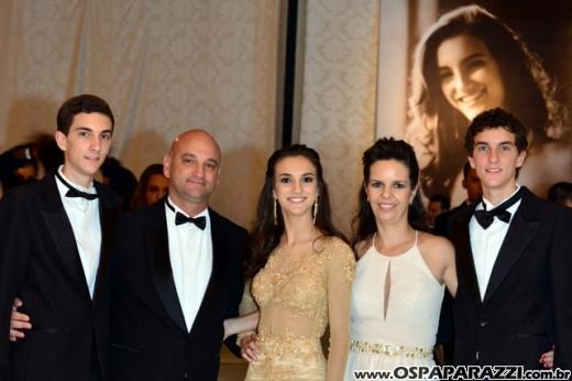 Carolina Sawaya ganha big festa de 15 anos no Interative Hall