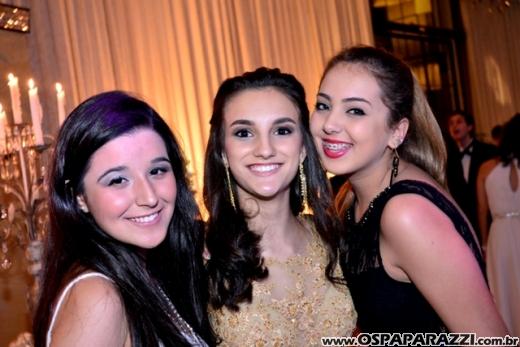 Carolina Sawaya ganha big festa de 15 anos no Interative Hall