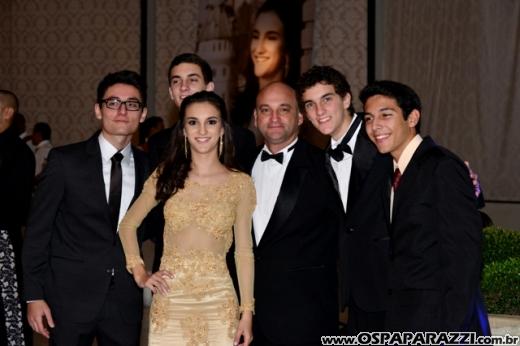 Carolina Sawaya ganha big festa de 15 anos no Interative Hall