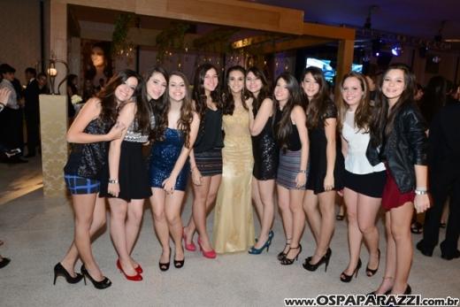 Carolina Sawaya ganha big festa de 15 anos no Interative Hall