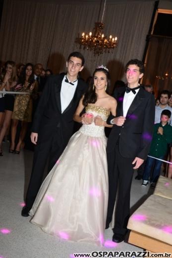 Carolina Sawaya ganha big festa de 15 anos no Interative Hall