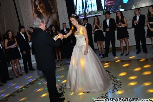 Carolina Sawaya ganha big festa de 15 anos no Interative Hall