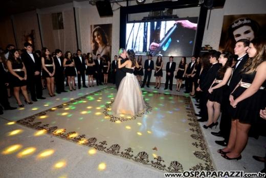 Carolina Sawaya ganha big festa de 15 anos no Interative Hall
