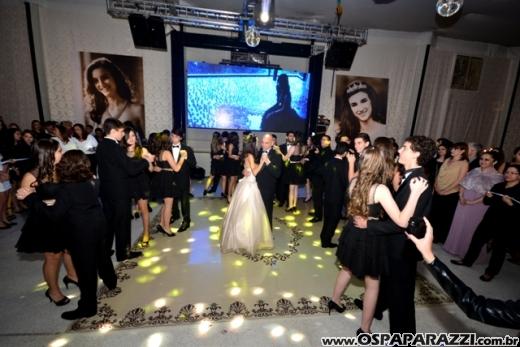Carolina Sawaya ganha big festa de 15 anos no Interative Hall