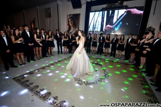 Carolina Sawaya ganha big festa de 15 anos no Interative Hall