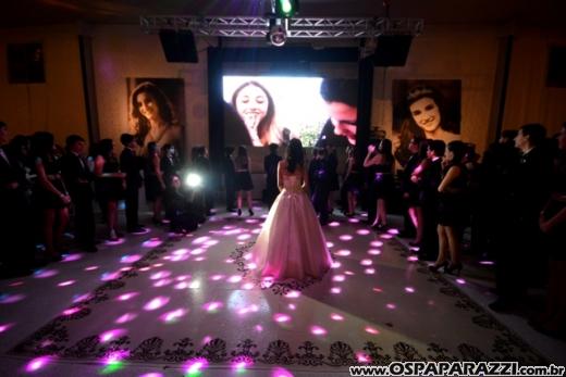 Carolina Sawaya ganha big festa de 15 anos no Interative Hall