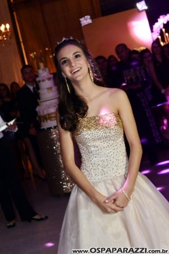 Carolina Sawaya ganha big festa de 15 anos no Interative Hall