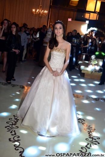 Carolina Sawaya ganha big festa de 15 anos no Interative Hall