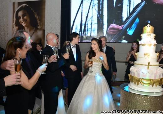 Carolina Sawaya ganha big festa de 15 anos no Interative Hall
