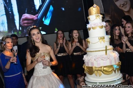 Carolina Sawaya ganha big festa de 15 anos no Interative Hall