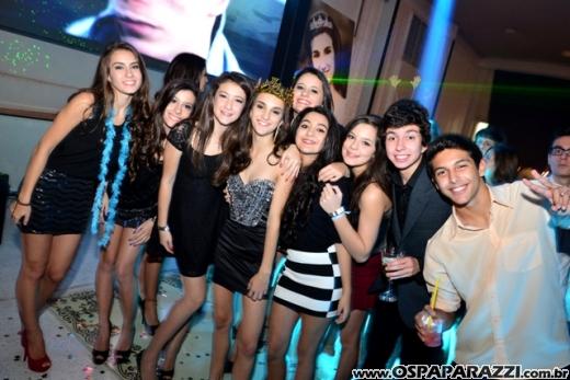 Carolina Sawaya ganha big festa de 15 anos no Interative Hall