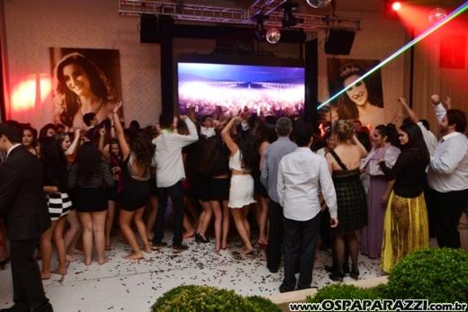Carolina Sawaya ganha big festa de 15 anos no Interative Hall