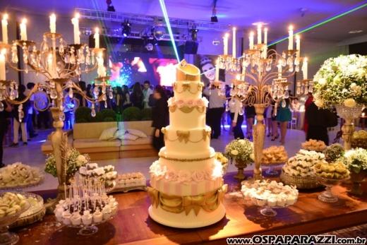 Carolina Sawaya ganha big festa de 15 anos no Interative Hall