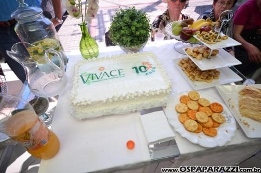 Comemoração dupla marca aniversário da Farmácia Vivace