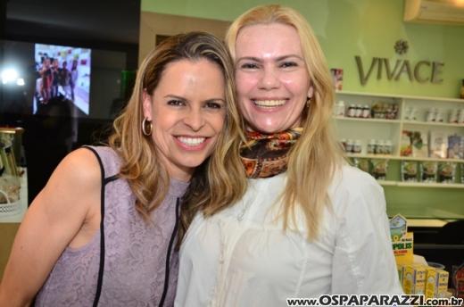 Comemoração dupla marca aniversário da Farmácia Vivace