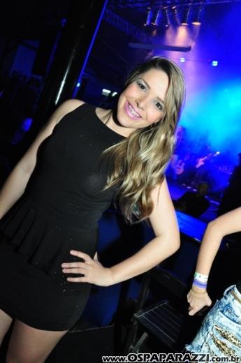 Anitta canta e dança para fãs do Vale do Paraíba - SP