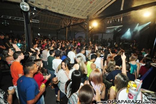 Anitta canta e dança para fãs do Vale do Paraíba - SP