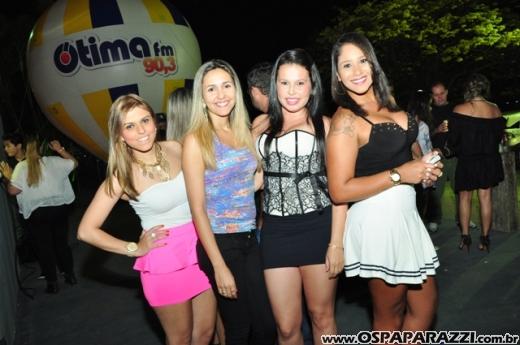 Anitta canta e dança para fãs do Vale do Paraíba - SP