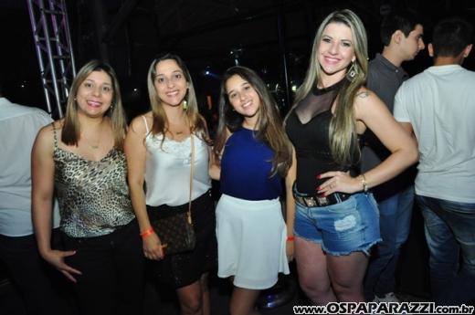 Anitta canta e dança para fãs do Vale do Paraíba - SP
