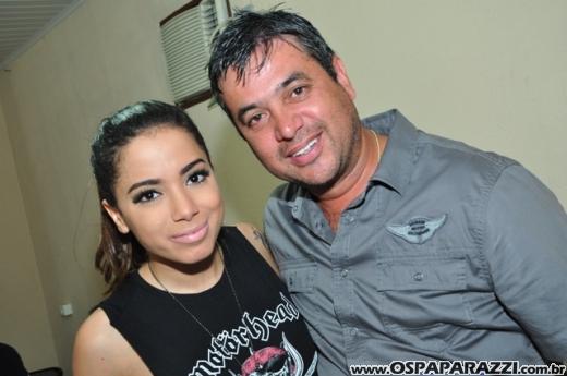 Anitta canta e dança para fãs do Vale do Paraíba - SP