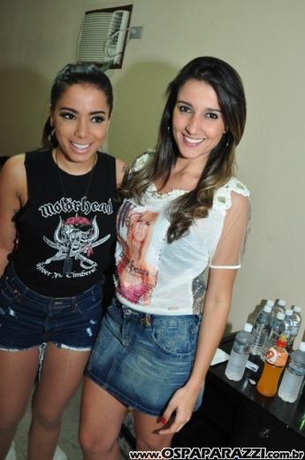 Anitta canta e dança para fãs do Vale do Paraíba - SP