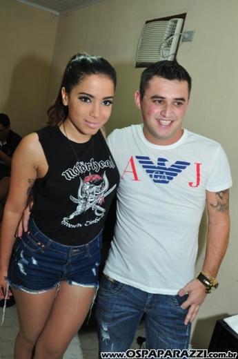 Anitta canta e dança para fãs do Vale do Paraíba - SP