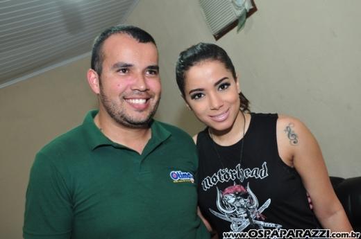Anitta canta e dança para fãs do Vale do Paraíba - SP