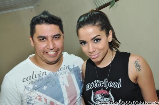 Anitta canta e dança para fãs do Vale do Paraíba - SP