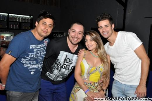 Anitta canta e dança para fãs do Vale do Paraíba - SP