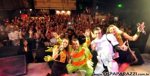 Dodô Minas comemora aniversário promovendo Mega Balada Retrô Fantasia