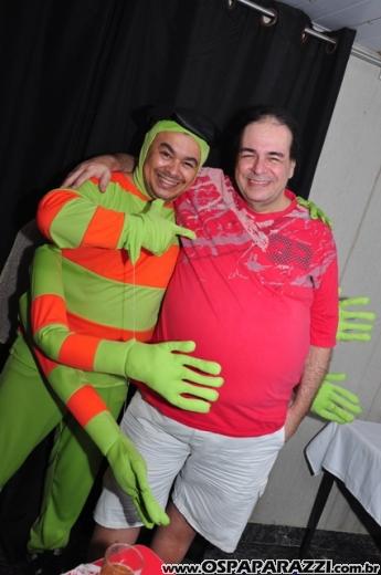 Dodô Minas comemora aniversário promovendo Mega Balada Retrô Fantasia
