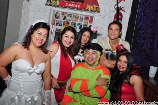 Dodô Minas comemora aniversário promovendo Mega Balada Retrô Fantasia
