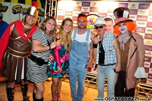 Dodô Minas comemora aniversário promovendo Mega Balada Retrô Fantasia