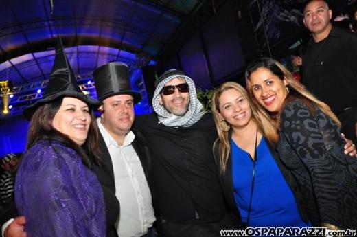 Dodô Minas comemora aniversário promovendo Mega Balada Retrô Fantasia
