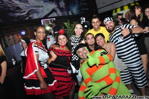Dodô Minas comemora aniversário promovendo Mega Balada Retrô Fantasia