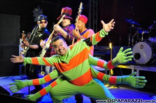 Dodô Minas comemora aniversário promovendo Mega Balada Retrô Fantasia