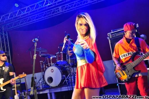 Dodô Minas comemora aniversário promovendo Mega Balada Retrô Fantasia