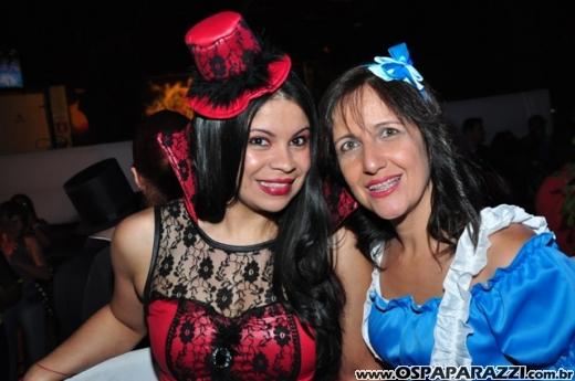 Dodô Minas comemora aniversário promovendo Mega Balada Retrô Fantasia