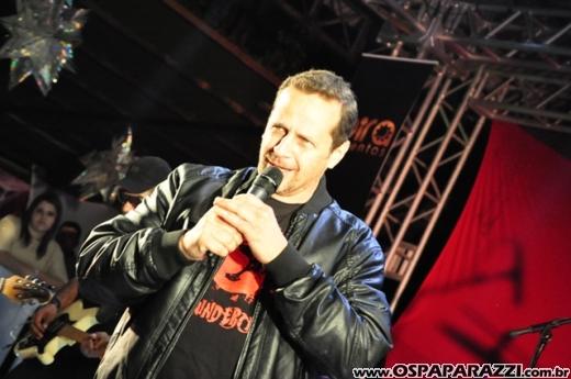 Dodô Minas comemora aniversário promovendo Mega Balada Retrô Fantasia